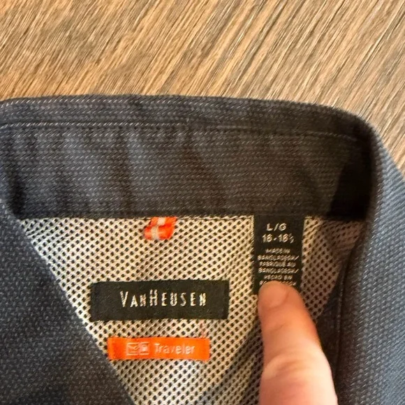2 Sz Large Van Heusen Traveler Men's Dress Short Sleeve Shirt - Gray & Black - Picture 2 of 6
